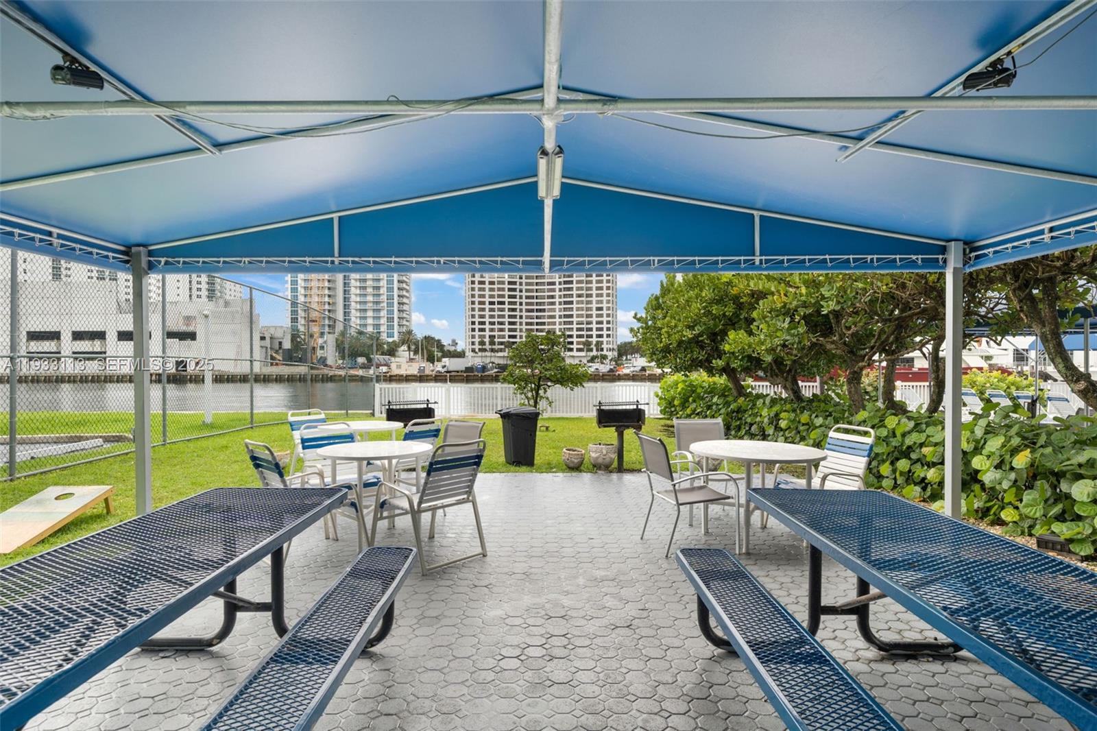 600 Parkview Dr #525 Hallandale Beach, FL 33009