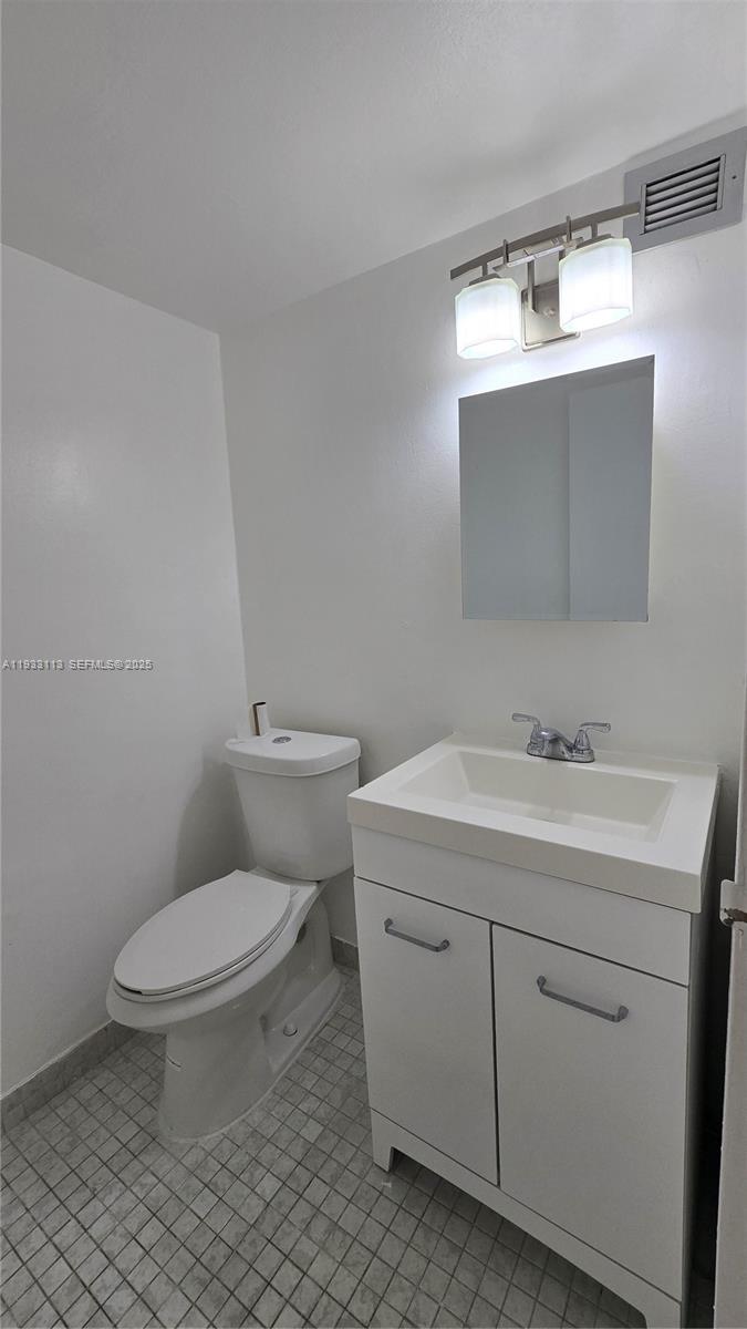 600 Parkview Dr #525 Hallandale Beach, FL 33009