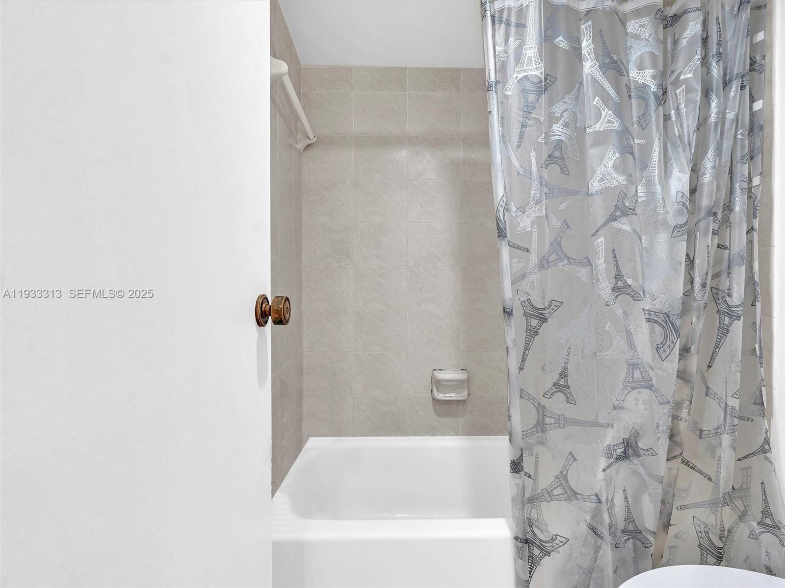 image Arlen House East16