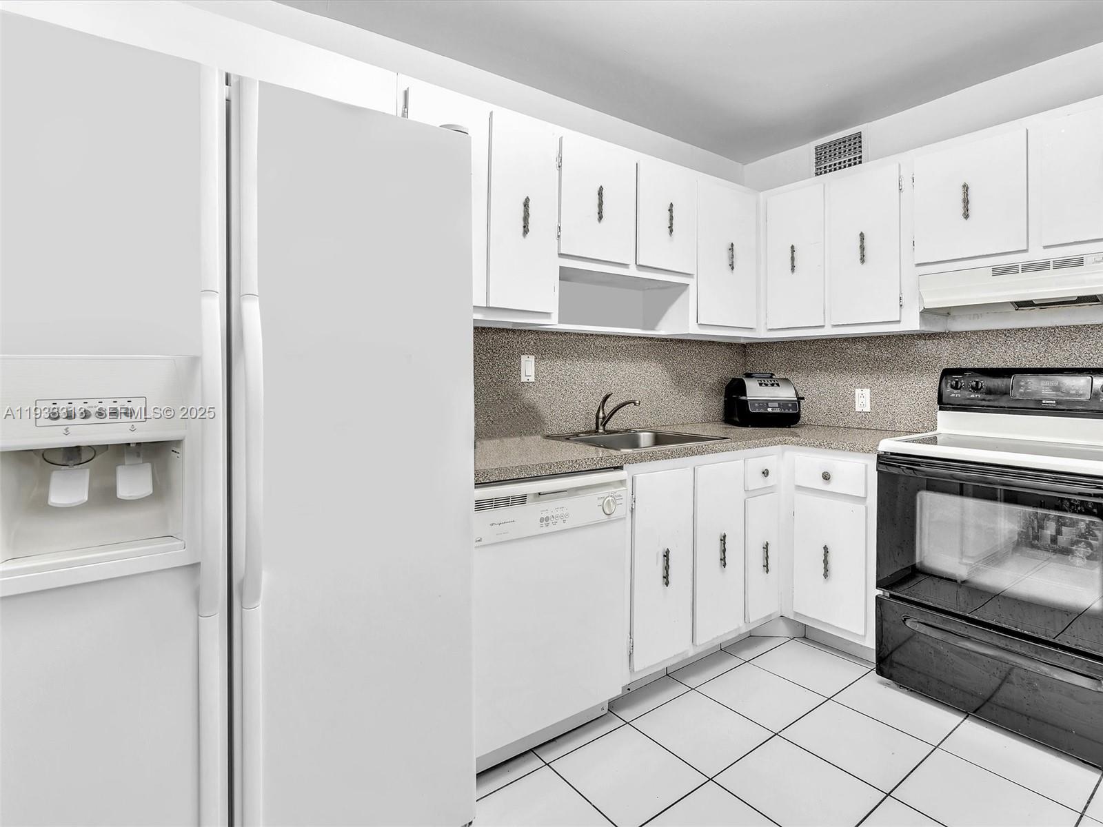 image Arlen House East8