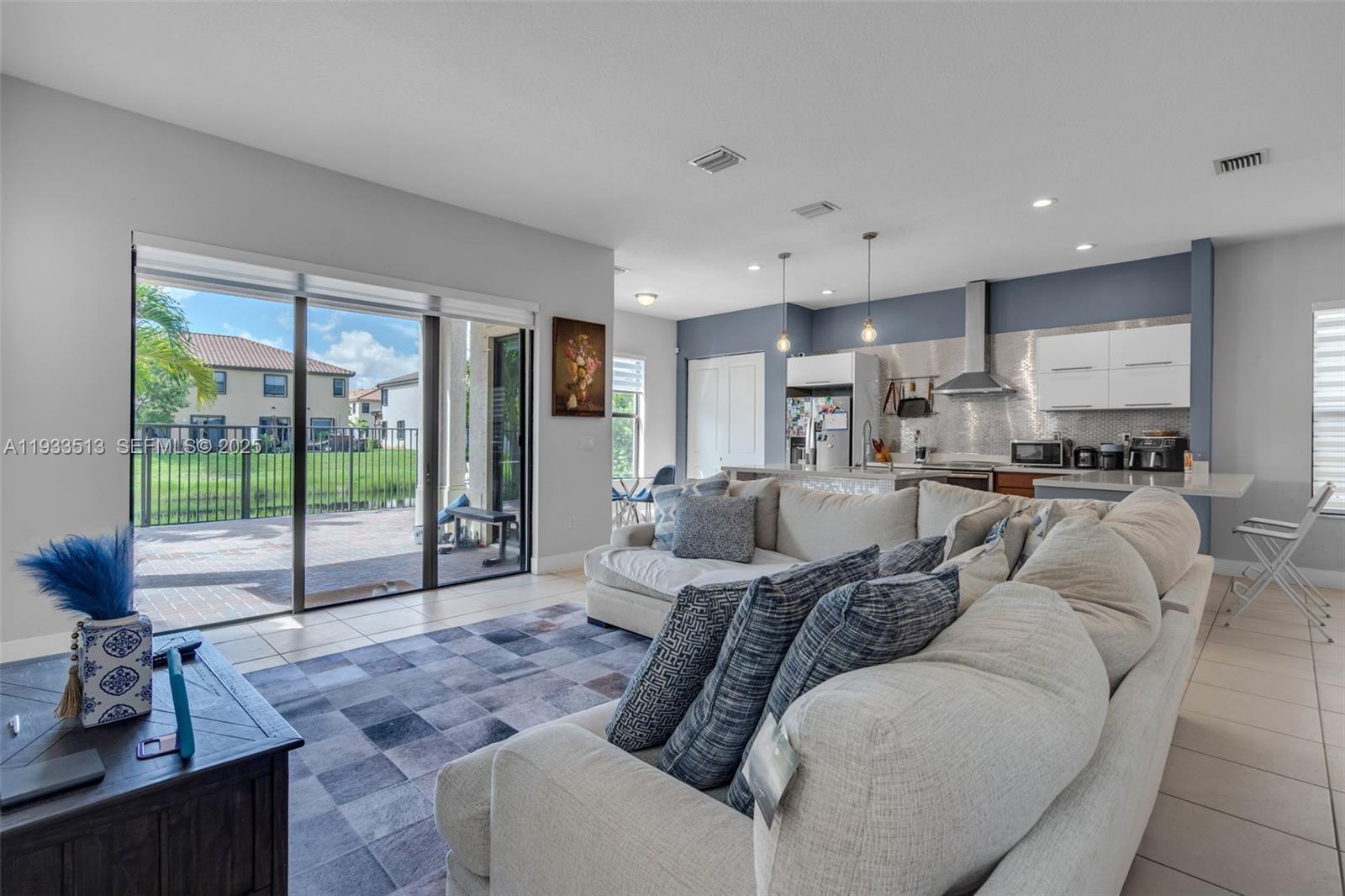 3332 W 95th Ter Hialeah, FL 33018