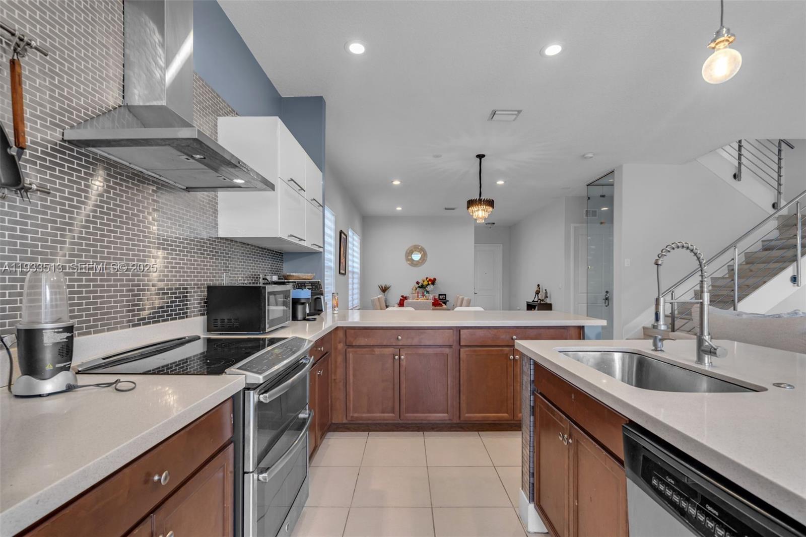 3332 W 95th Ter Hialeah, FL 33018