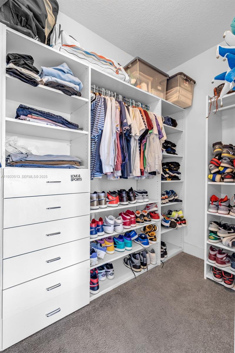 3332 W 95th Ter Hialeah, FL 33018