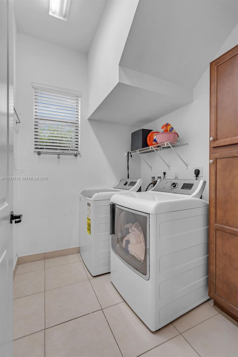 3332 W 95th Ter Hialeah, FL 33018