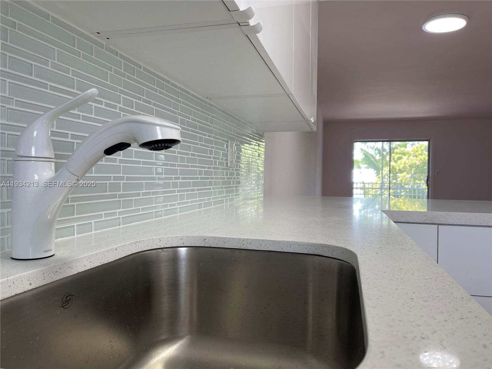 251 Galen Dr #306E Key Biscayne, FL 33149