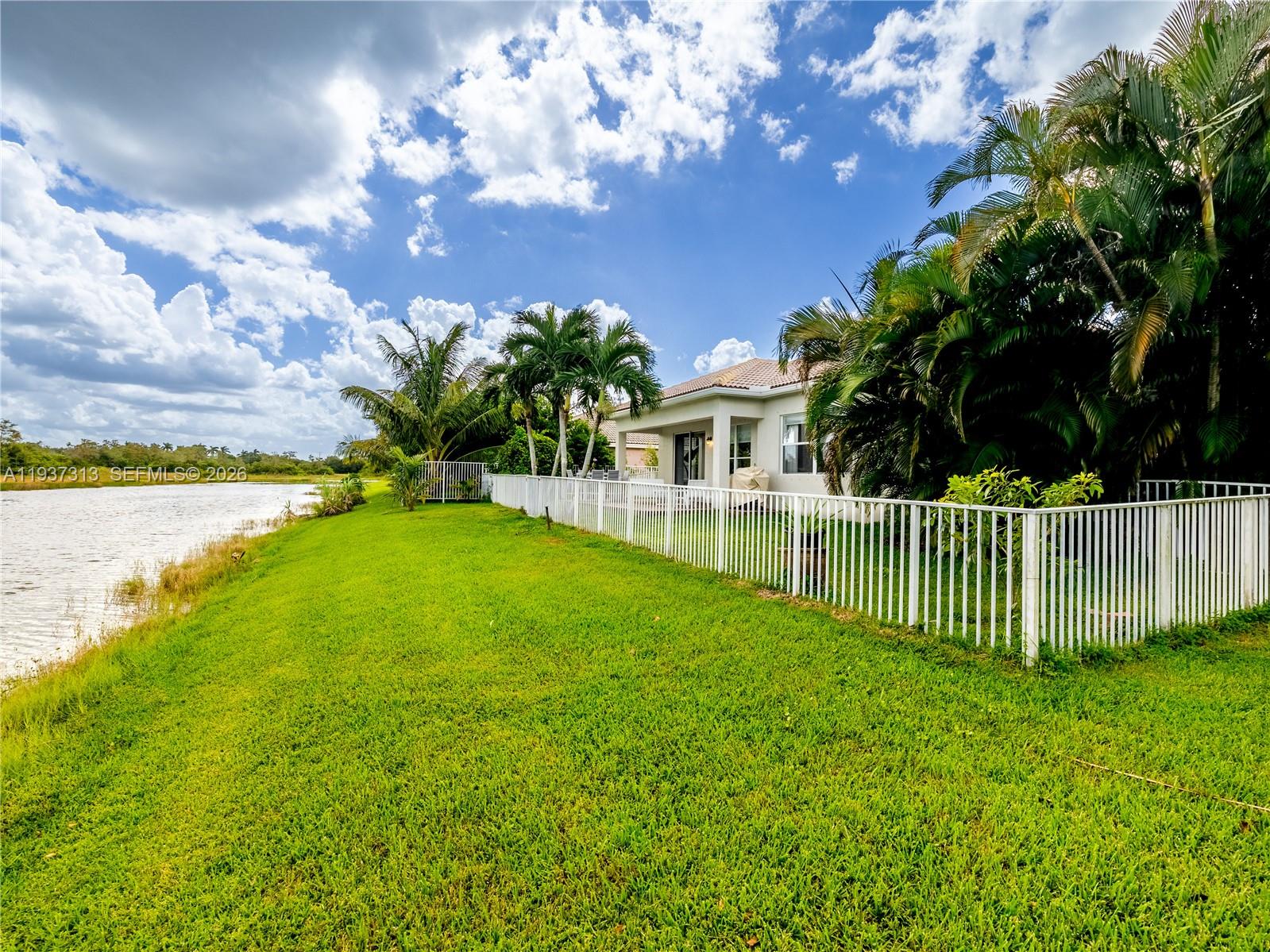 903 NW 167th Ave Pembroke Pines, FL 33028