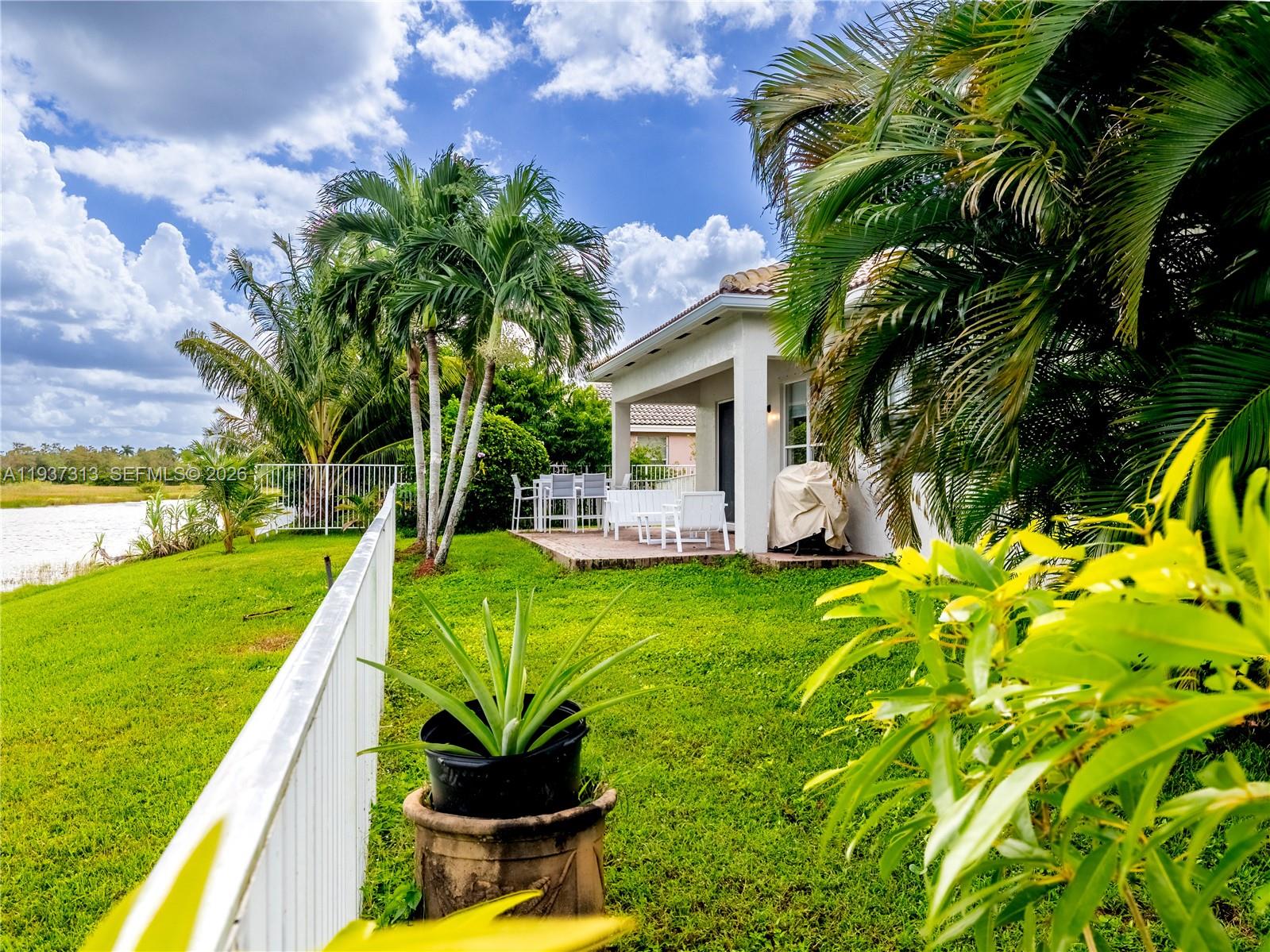 903 NW 167th Ave Pembroke Pines, FL 33028