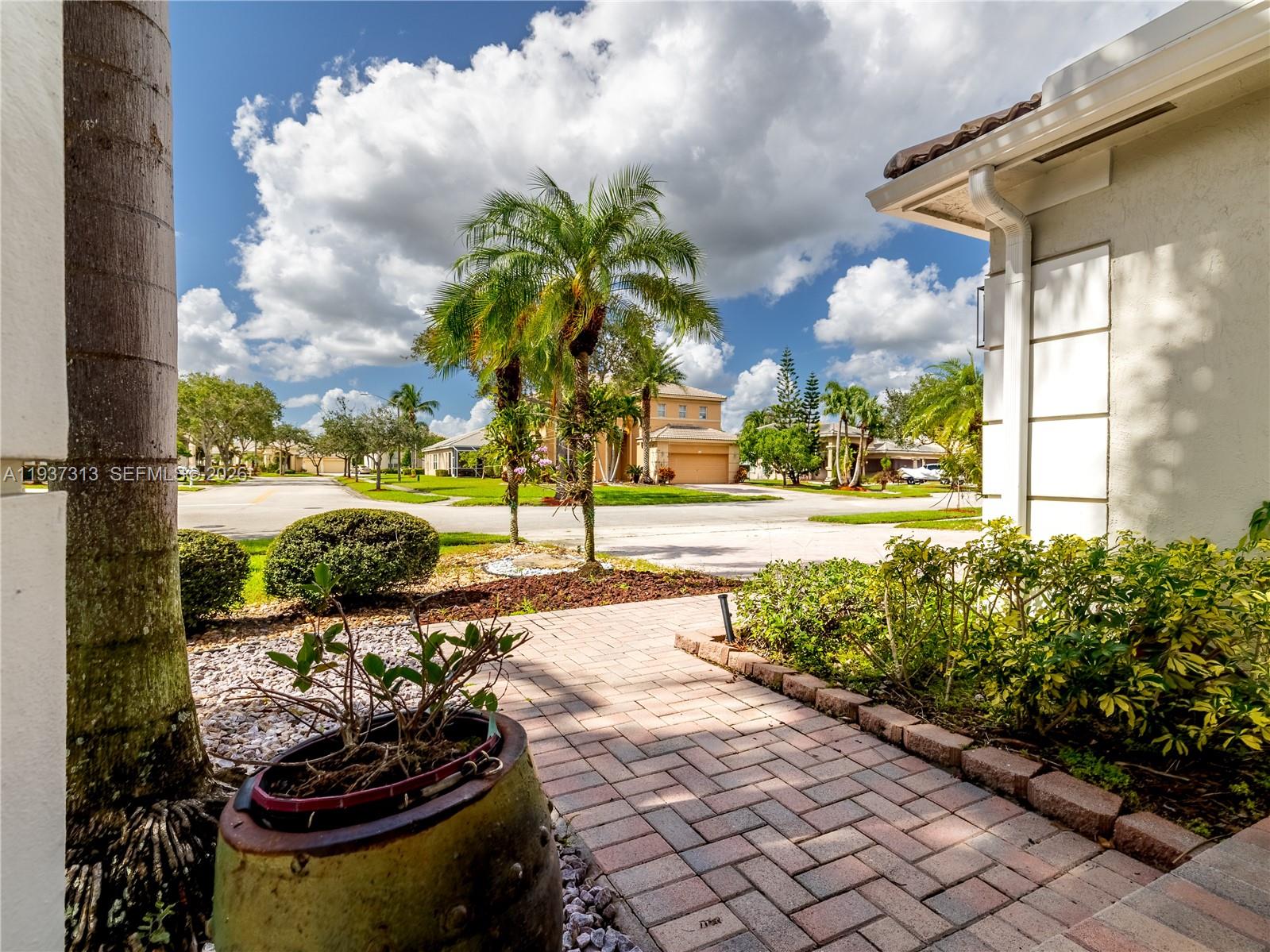 903 NW 167th Ave Pembroke Pines, FL 33028