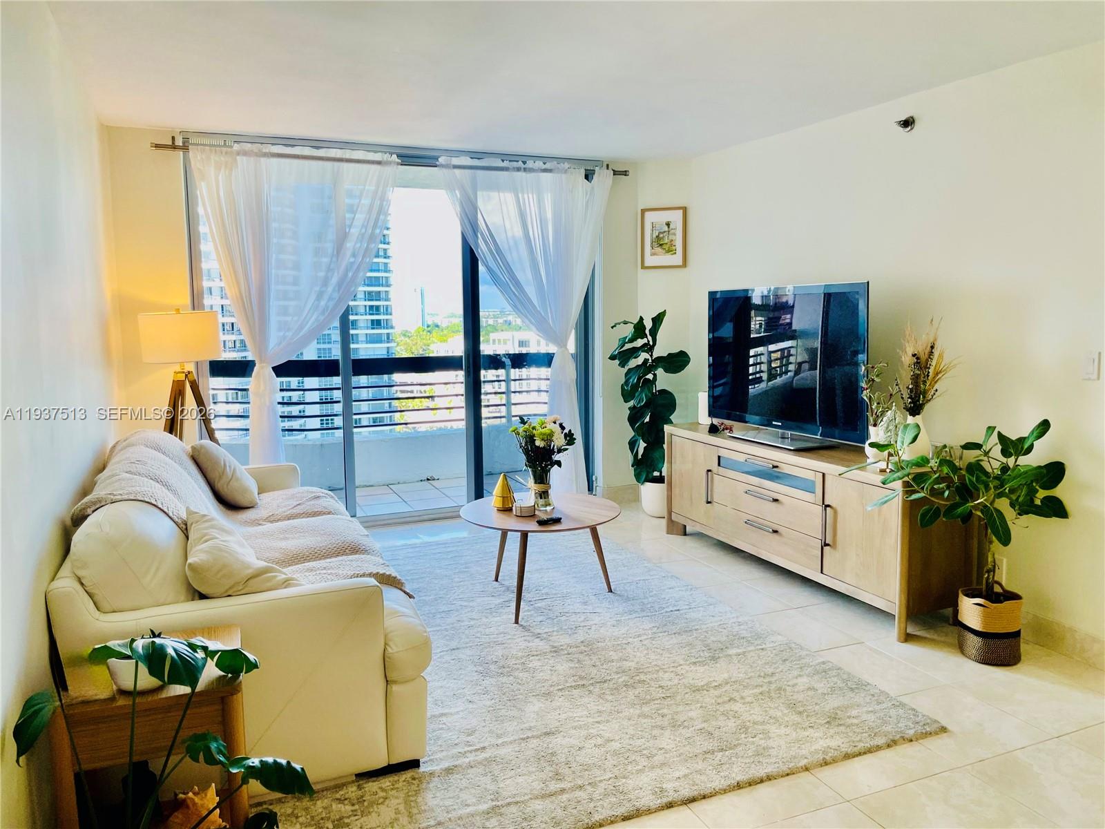 3600 Mystic Pointe Dr #1710