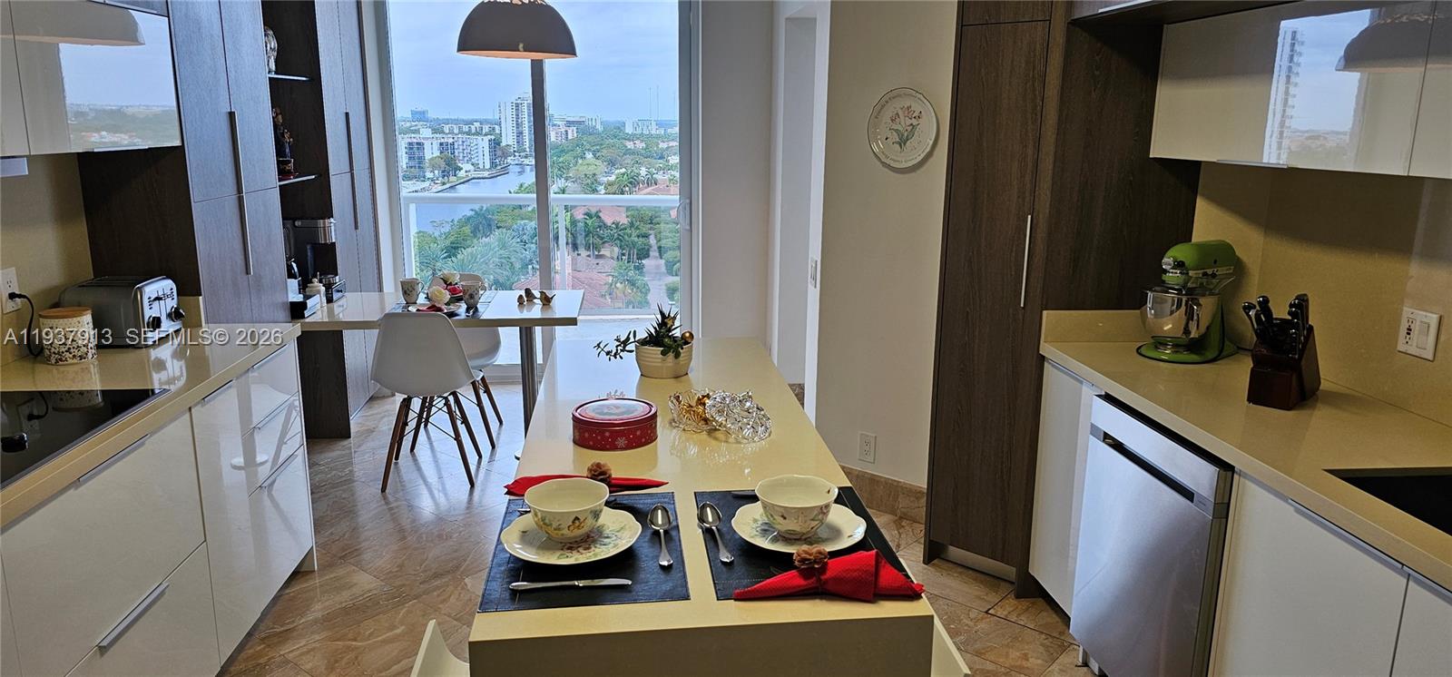 image One Island Place Condo14