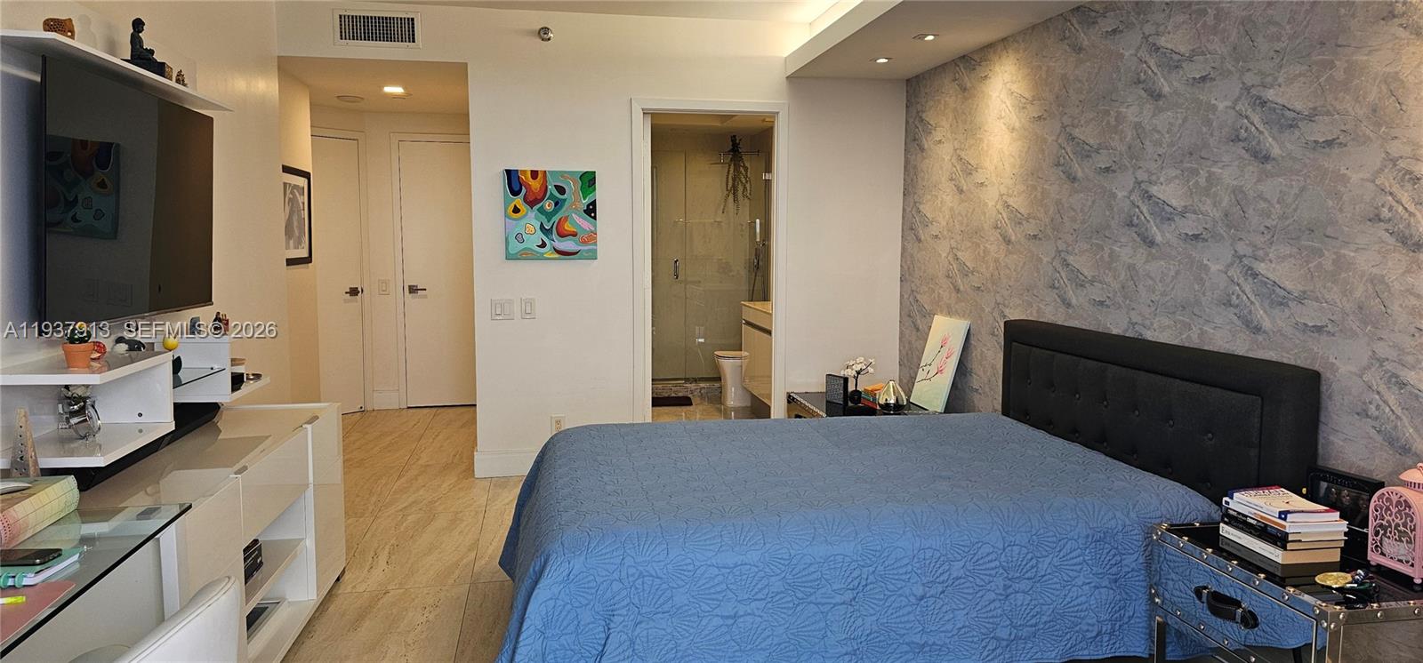 image One Island Place Condo22