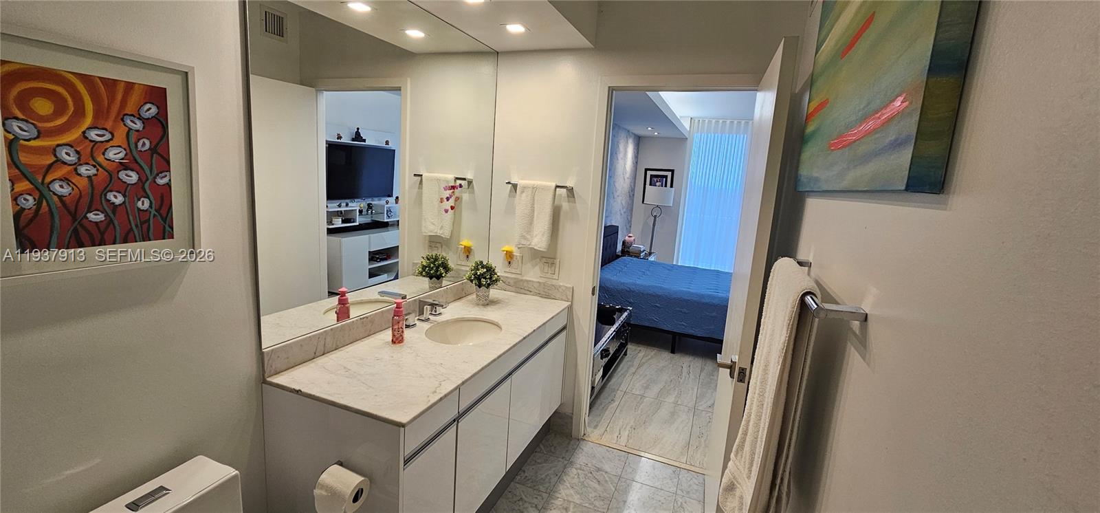 image One Island Place Condo24