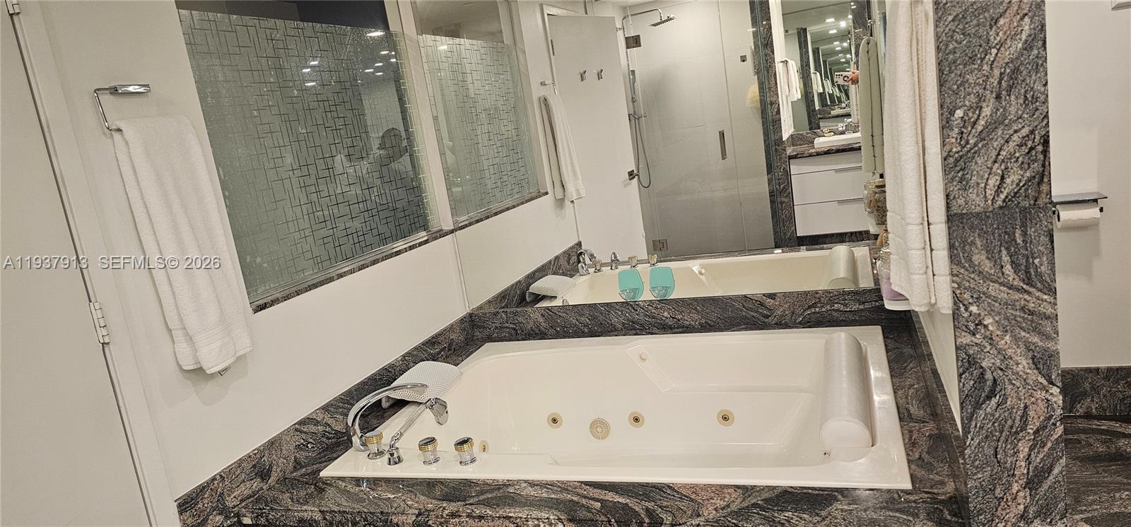 image One Island Place Condo26