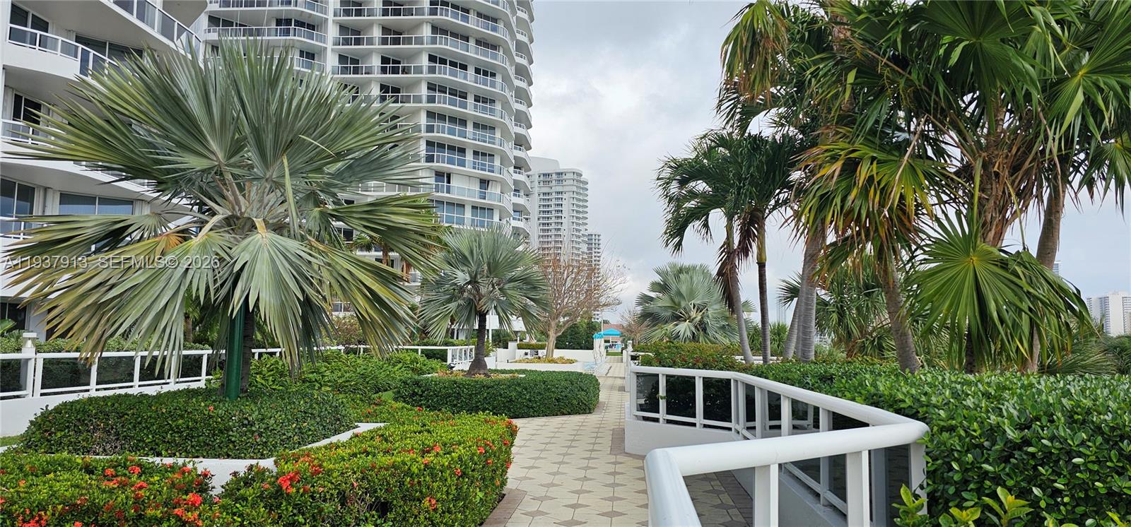 image One Island Place Condo61