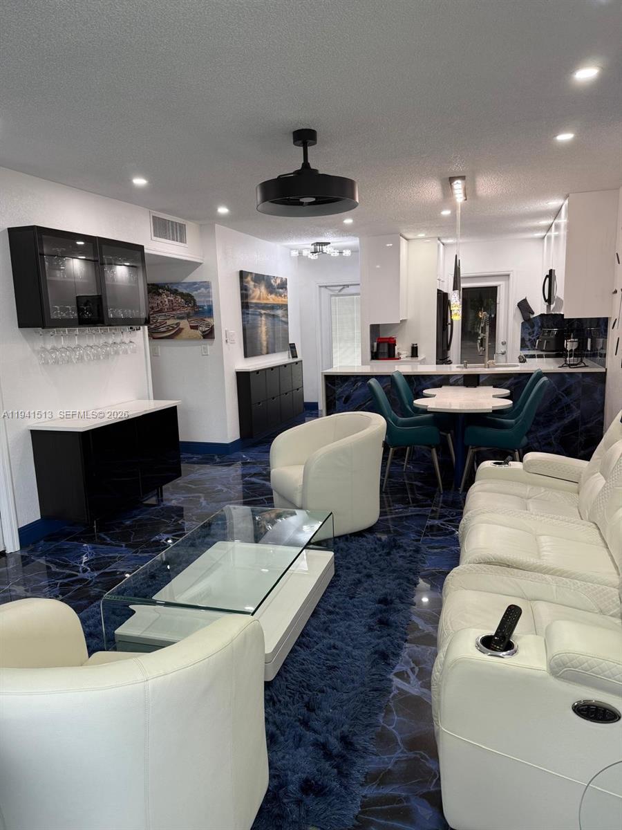 5121 W Oakland Park Blvd #212