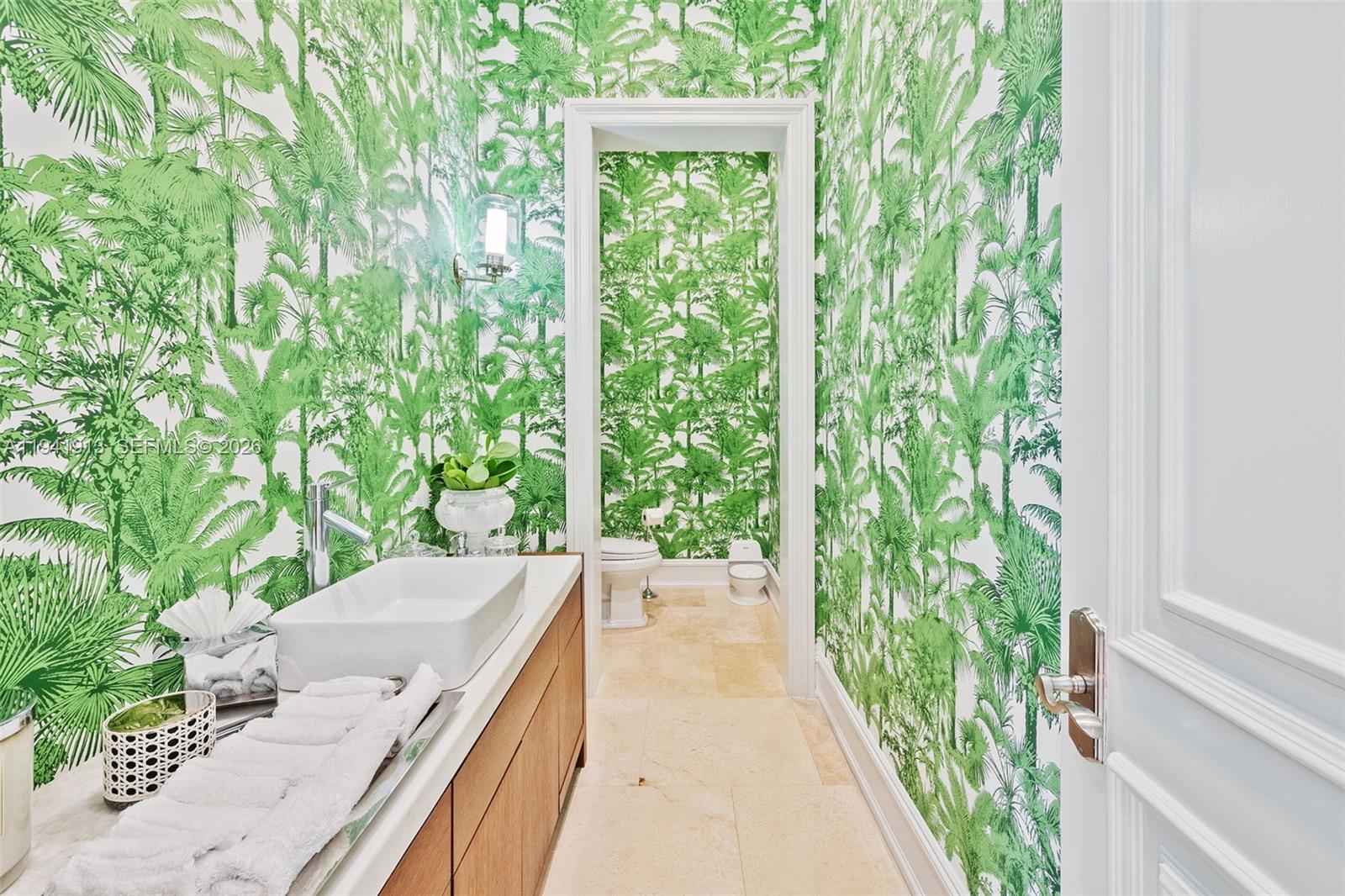 5901 Rolling Rd Dr Pinecrest, FL 33156