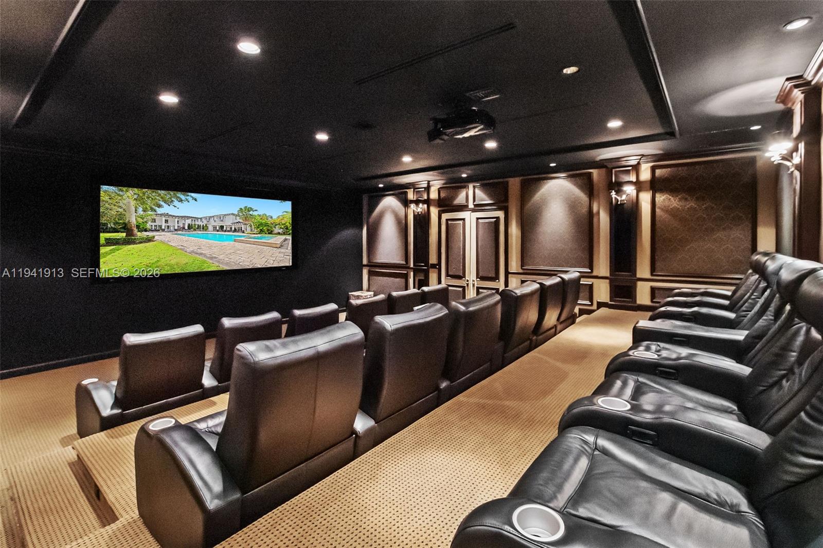 5901 Rolling Rd Dr Pinecrest, FL 33156