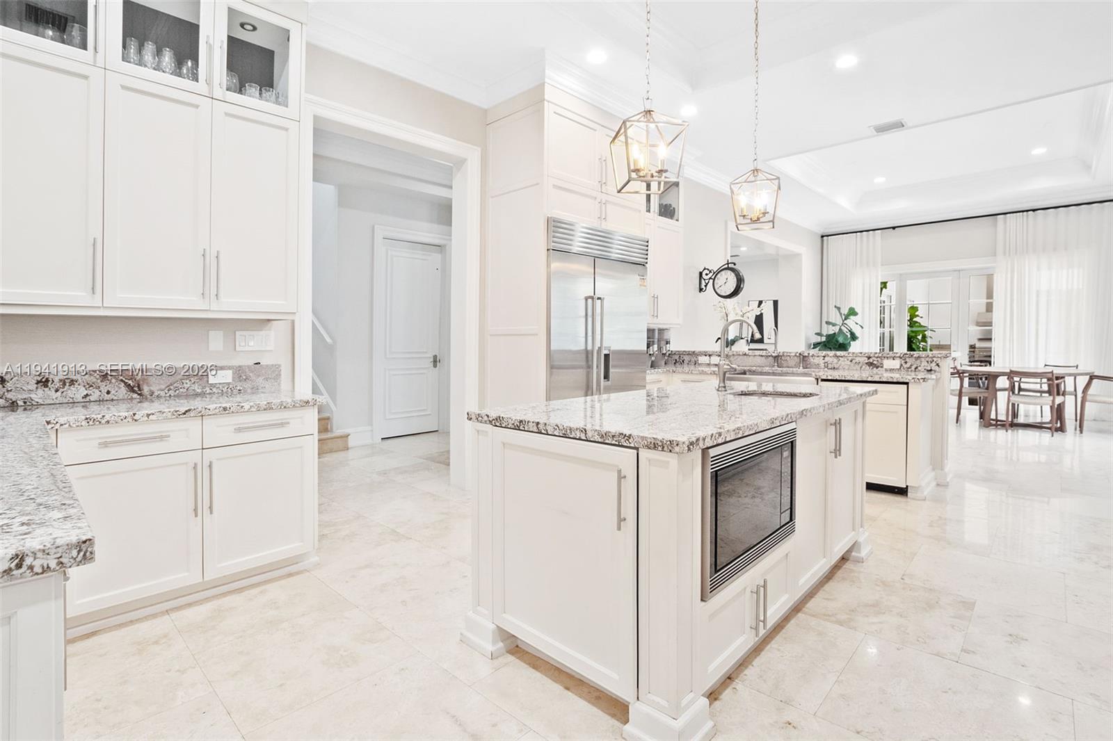 5901 Rolling Rd Dr Pinecrest, FL 33156