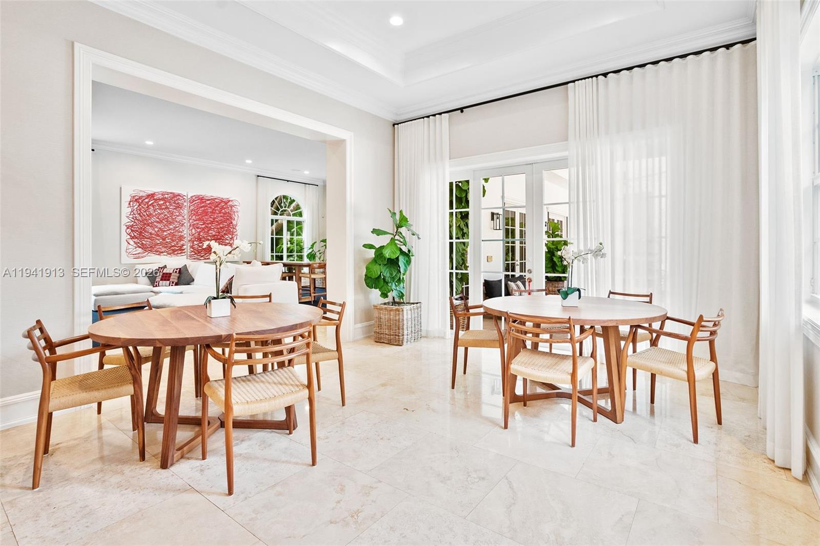 5901 Rolling Rd Dr Pinecrest, FL 33156