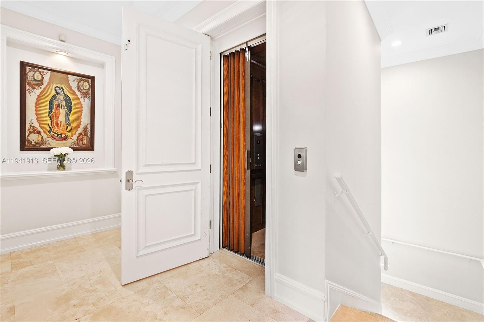 5901 Rolling Rd Dr Pinecrest, FL 33156