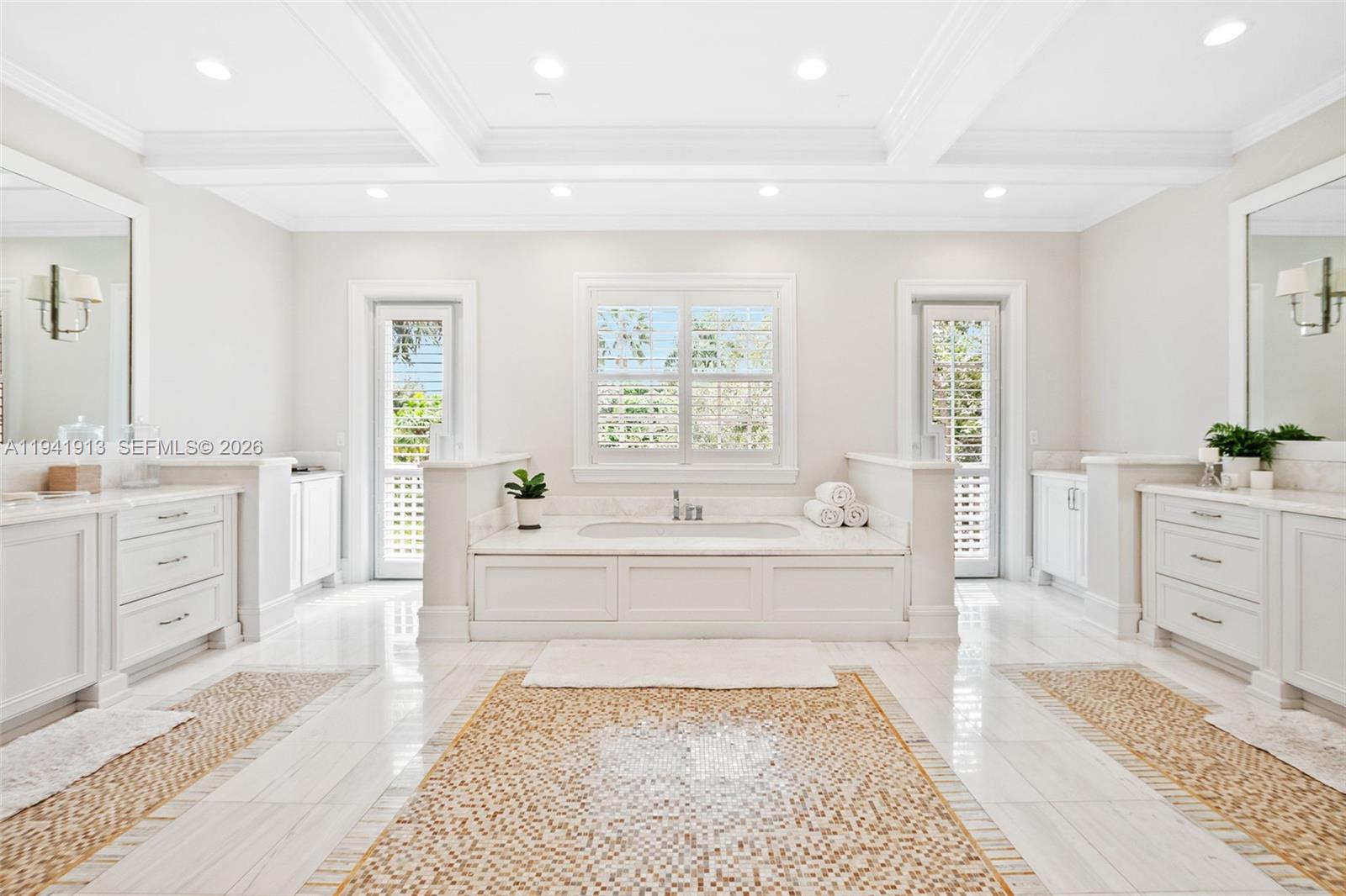 5901 Rolling Rd Dr Pinecrest, FL 33156