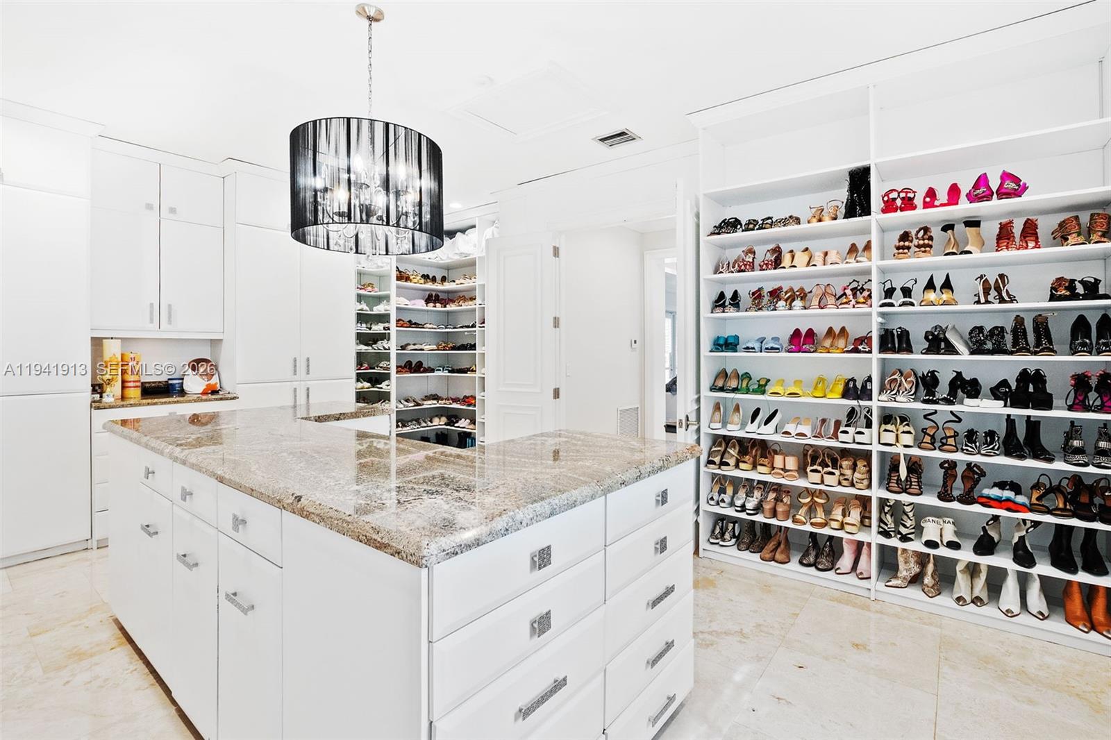 5901 Rolling Rd Dr Pinecrest, FL 33156