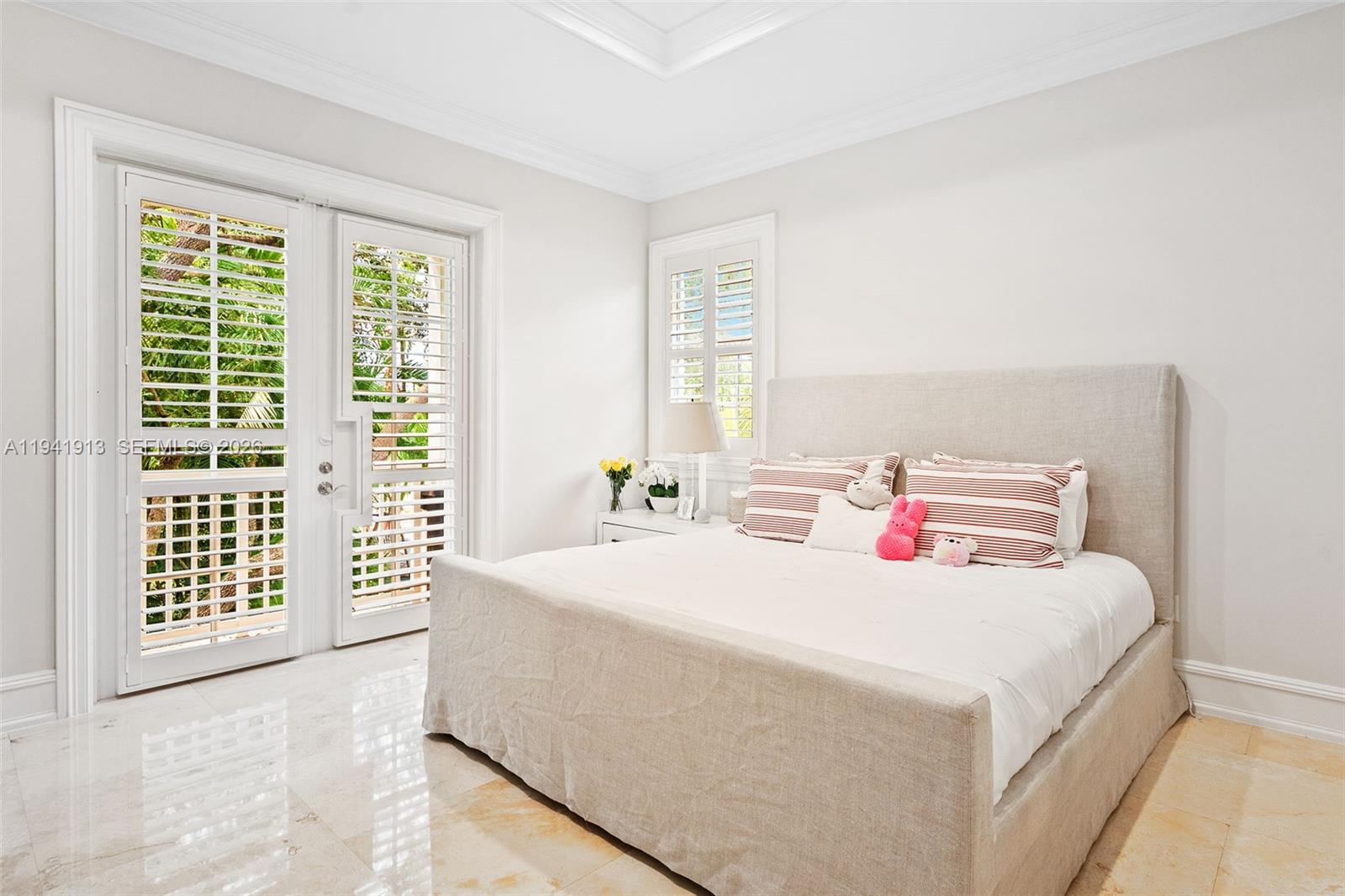 5901 Rolling Rd Dr Pinecrest, FL 33156