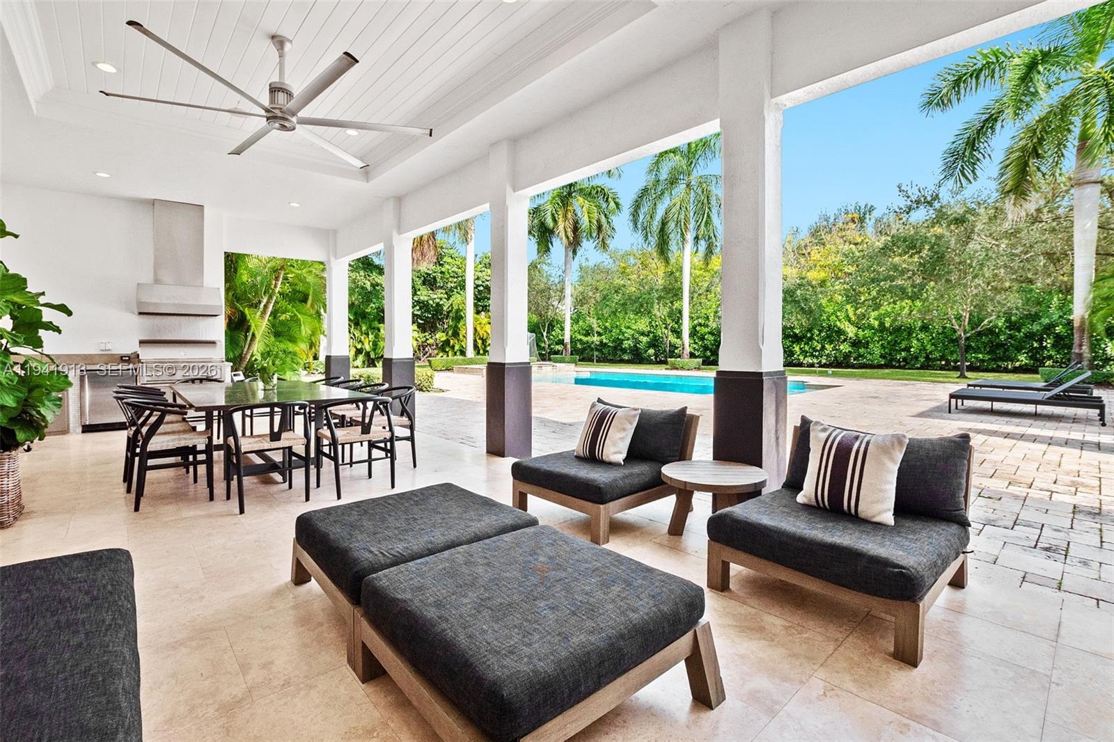 5901 Rolling Rd Dr Pinecrest, FL 33156