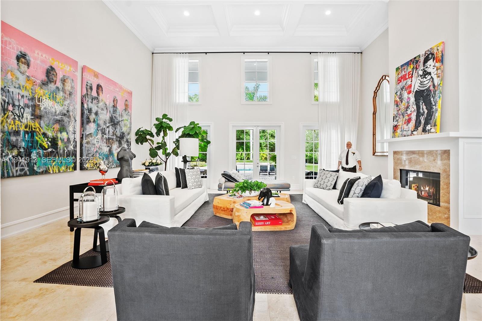 5901 Rolling Rd Dr Pinecrest, FL 33156