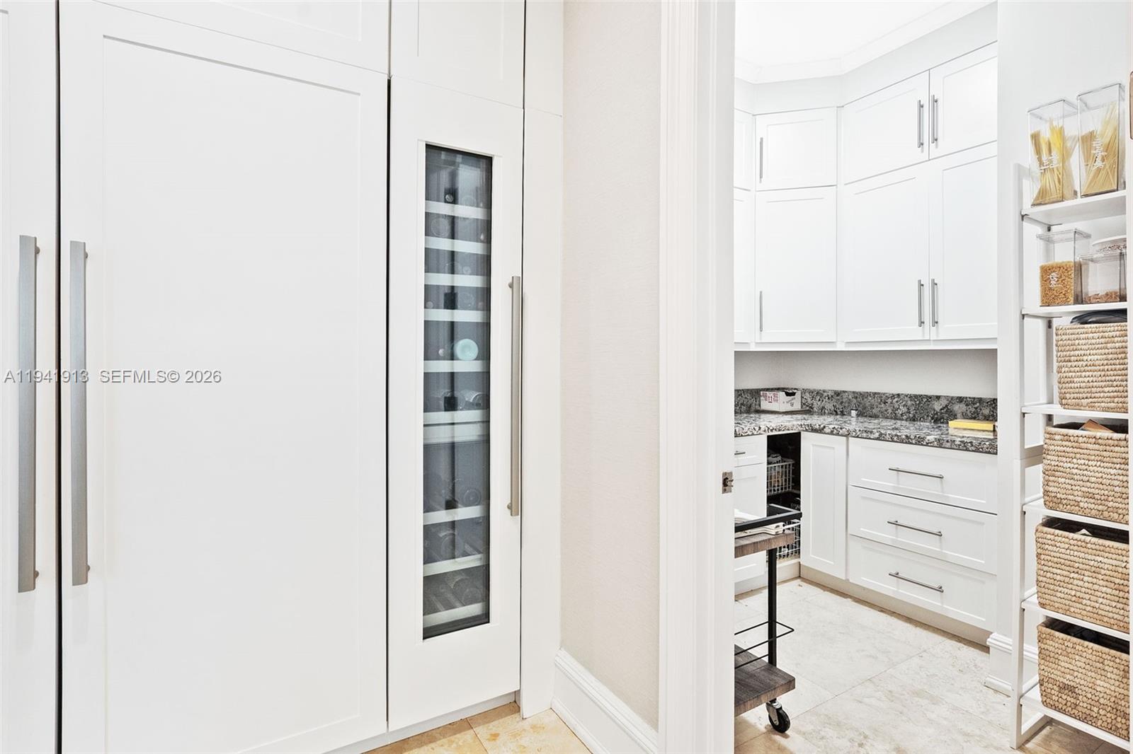 5901 Rolling Rd Dr Pinecrest, FL 33156