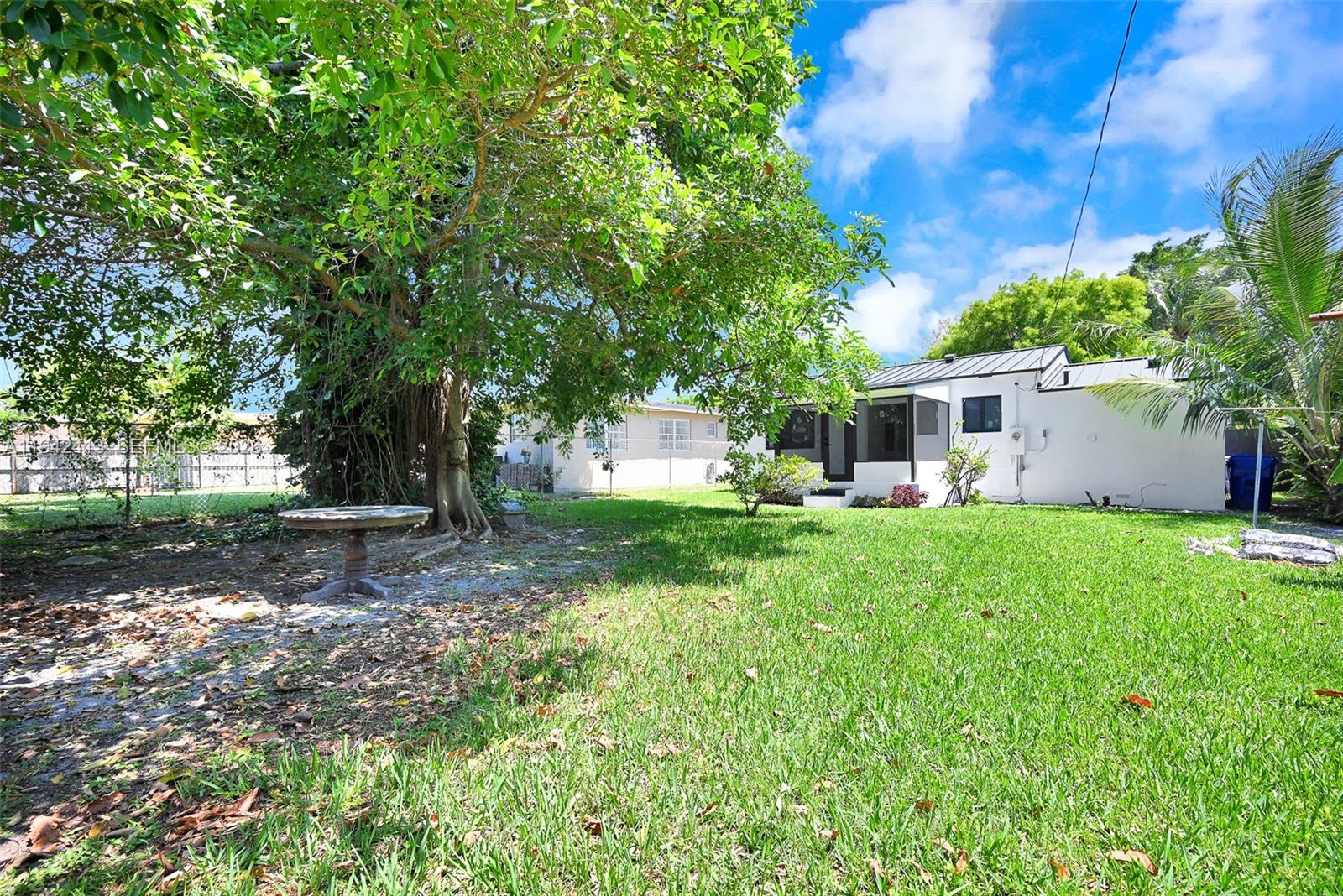 2261 SW 26th St Miami, FL 33133