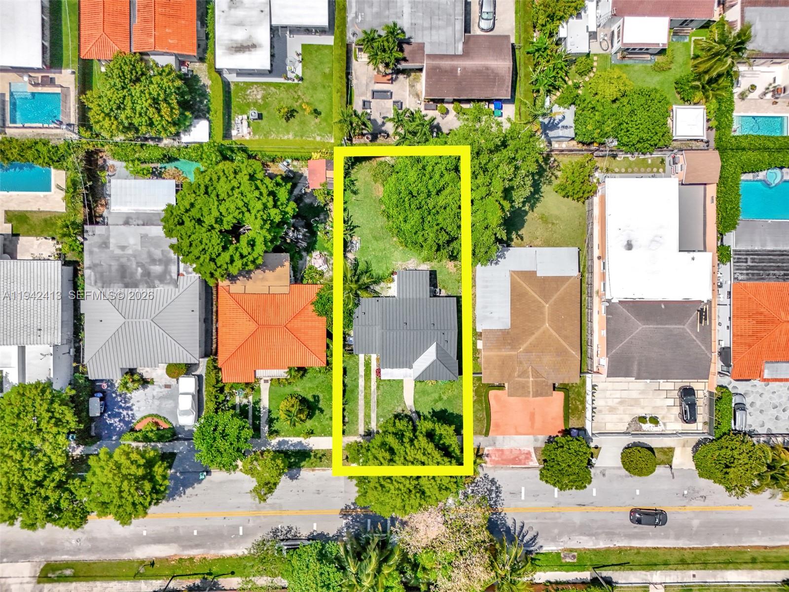 2261 SW 26th St Miami, FL 33133