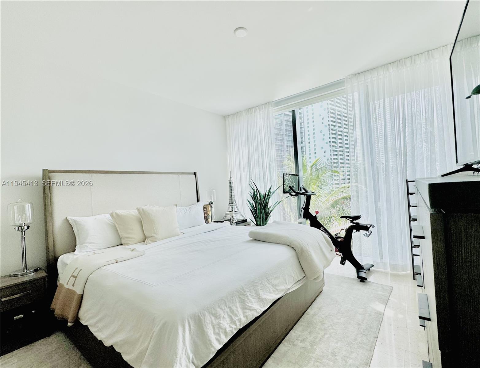 68 SE 6th St #903 Miami, FL 33131