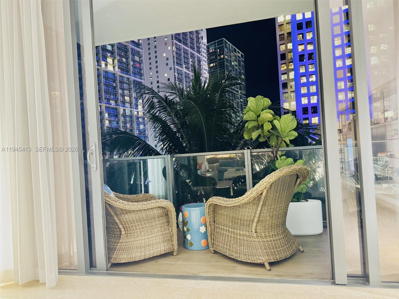 68 SE 6th St #903 Miami, FL 33131