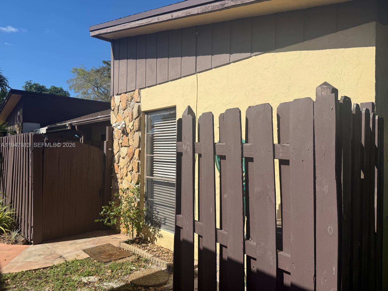 412 Briarwood Cir #2-23 Hollywood, FL 33024