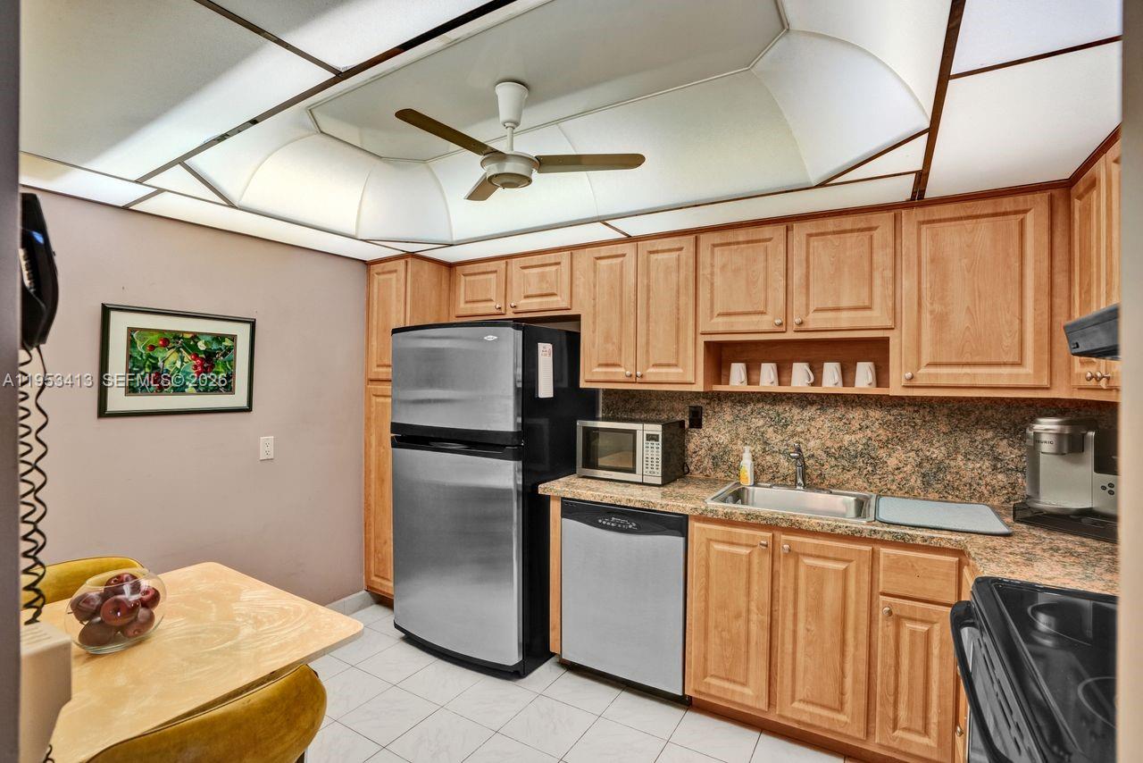 image Arlen House East18