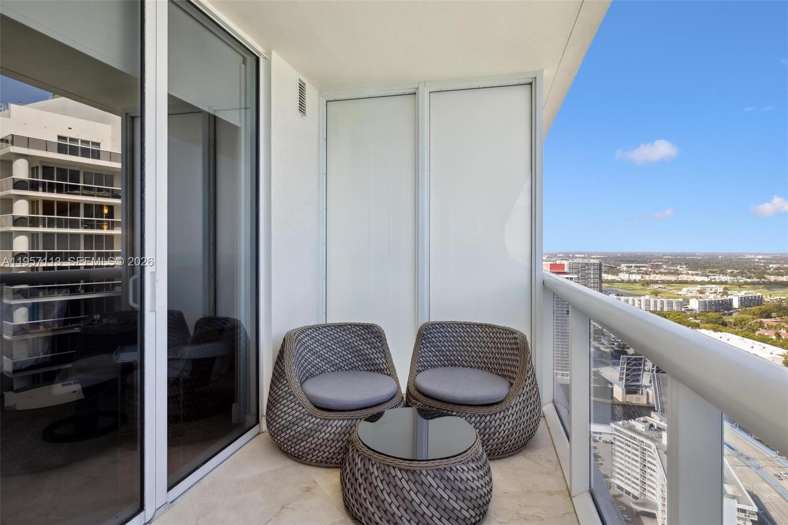 image Beach Club 223