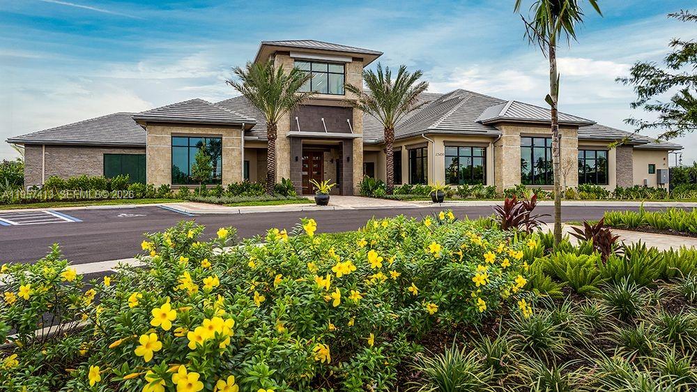 15323 Lucerna #204 Naples, FL 34114