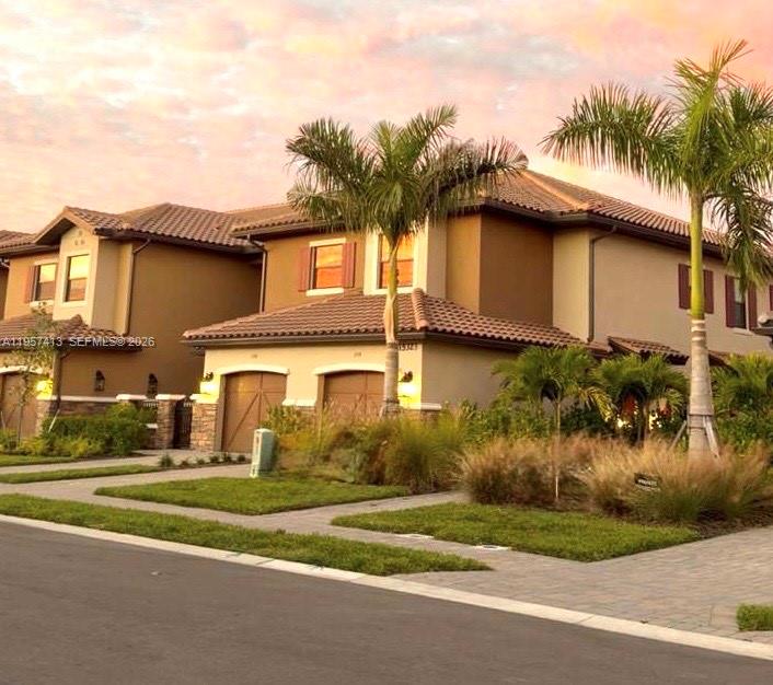 15323 Lucerna #204 Naples, FL 34114