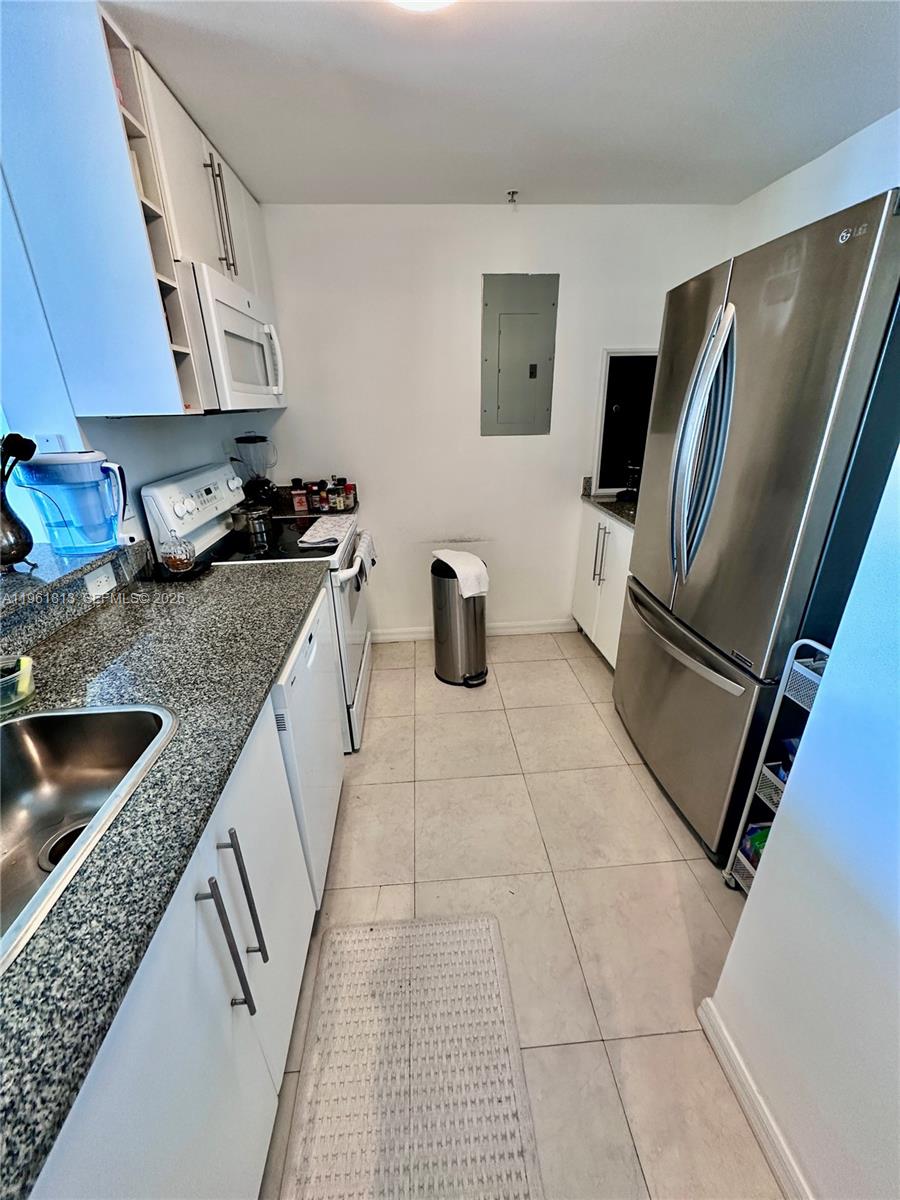 image 1800 Biscayne Plaza13