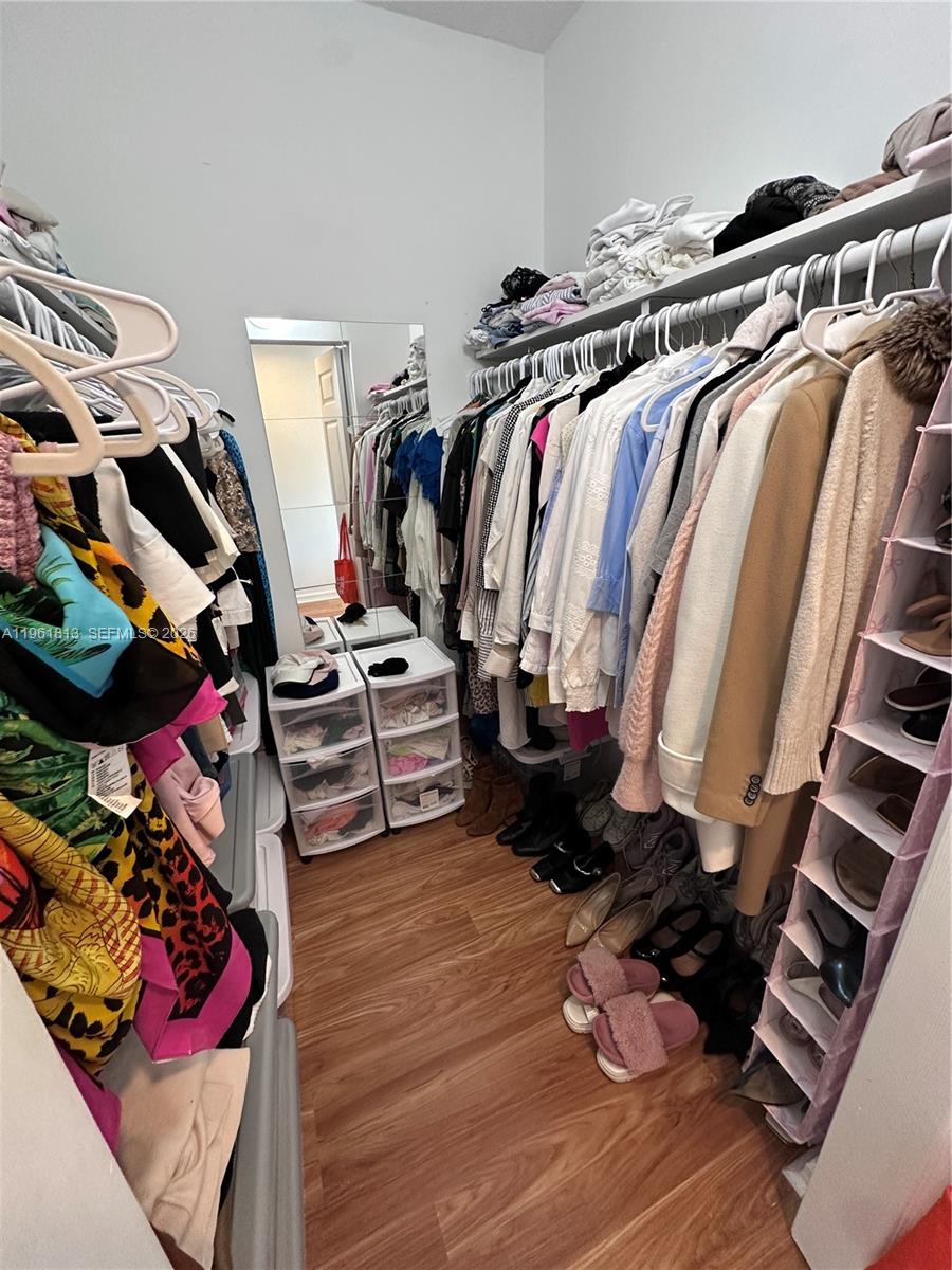 image 1800 Biscayne Plaza19