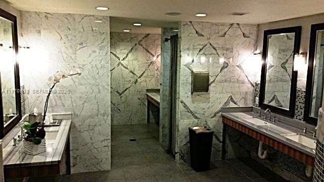 image Vizcayne South30