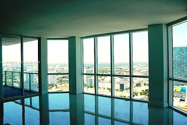 image Vizcayne South4