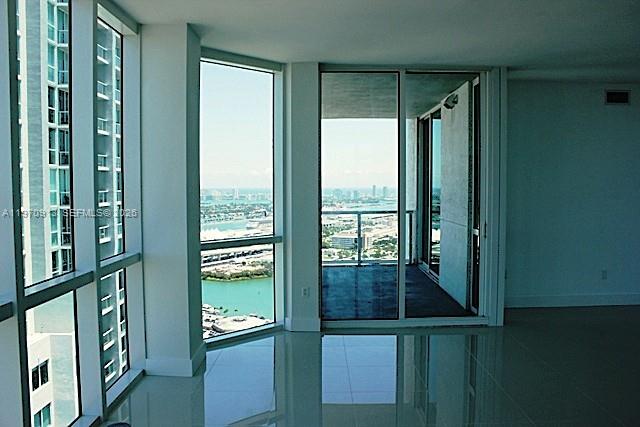 image Vizcayne South8