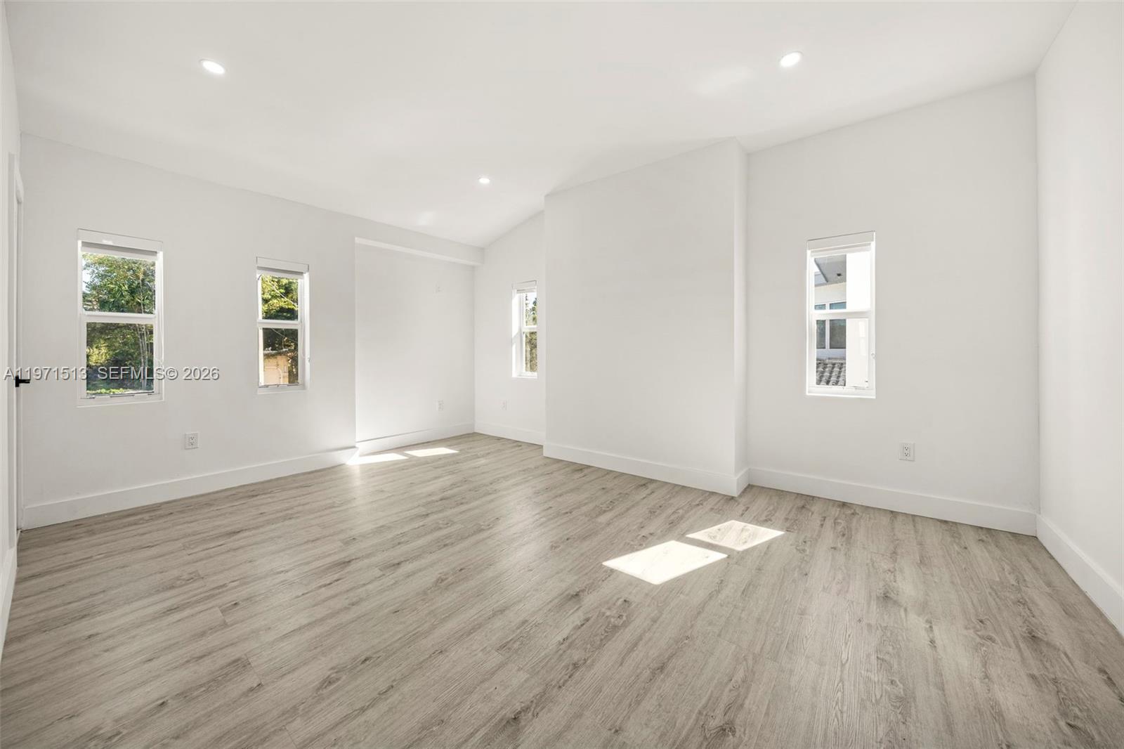 3166 Royal Palm Ave Miami Beach, FL 33140