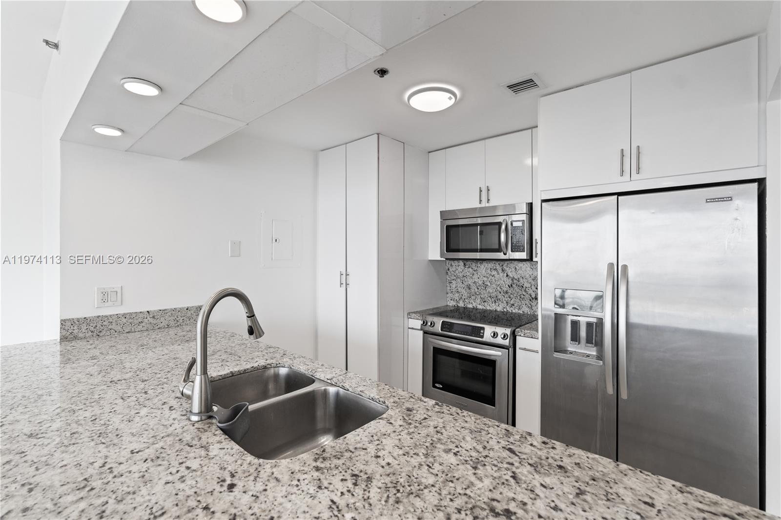 7601 E Treasure Dr #PH 216 North Bay Village, FL 33141