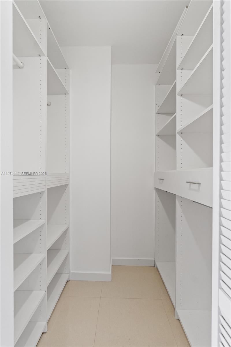 7601 E Treasure Dr #PH 216 North Bay Village, FL 33141