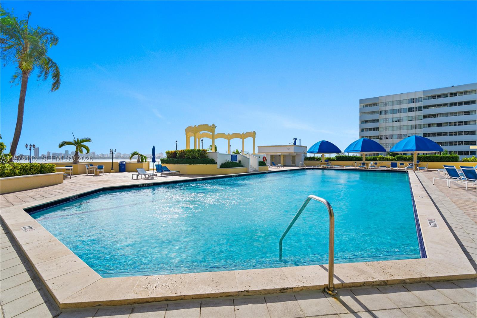 7601 E Treasure Dr #PH 216 North Bay Village, FL 33141