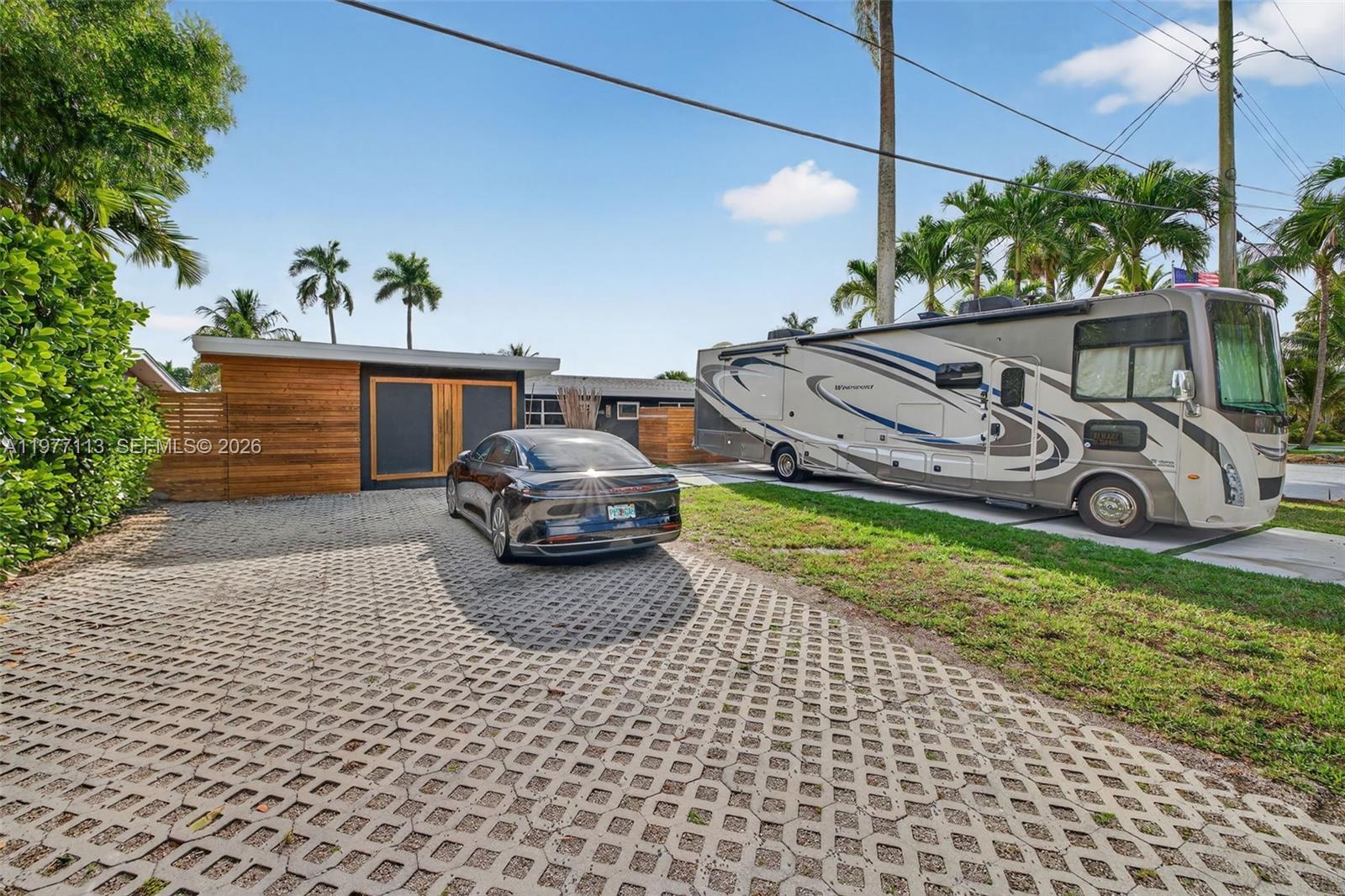 2436 Cat Cay Ln Fort Lauderdale, FL 33312