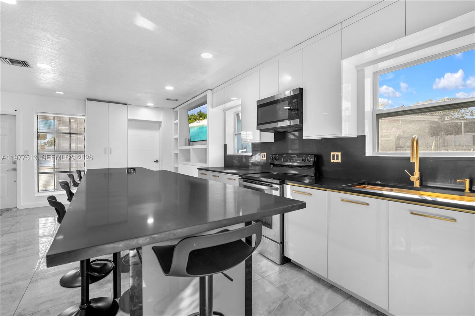 7151 Taft St Hollywood, FL 33024